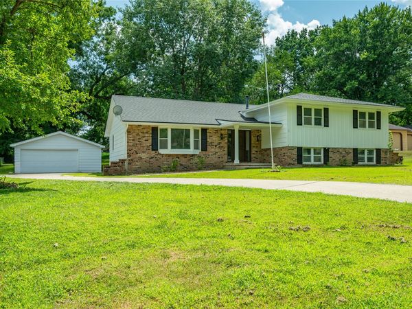 1525 E Virginia Avenue , Des Moines, IA 50320
