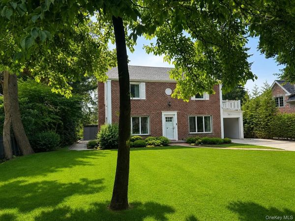 77 Mill Spring Road , Manhasset, NY 11030