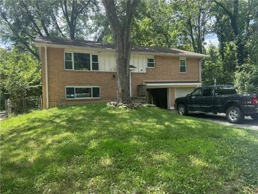 6534 NW Hamer Drive, Kansas City, MO 64118