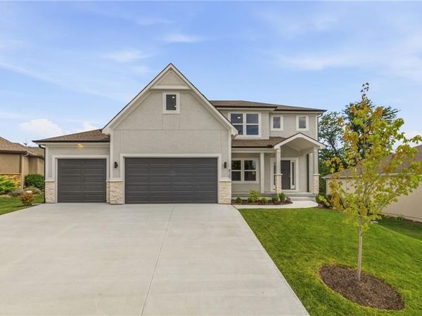 820 SE Partridge Lane, Blue Springs, MO 64014