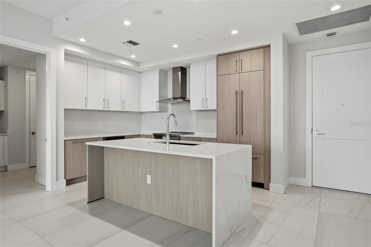 275 1st Ave S, Unit 1008, Saint Petersburg, FL 33701 Photo