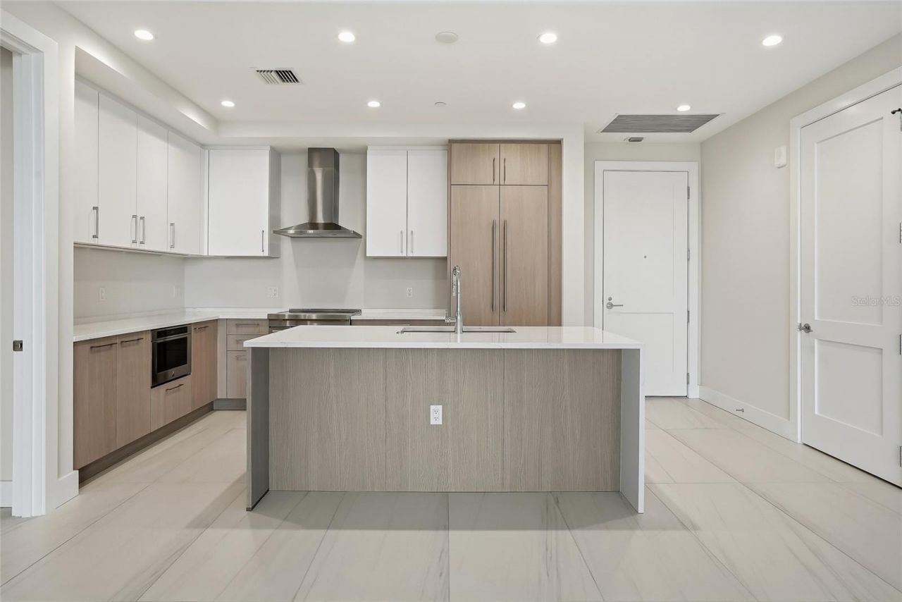 275 1st Ave S, Unit 1008, Saint Petersburg, FL 33701 Photo