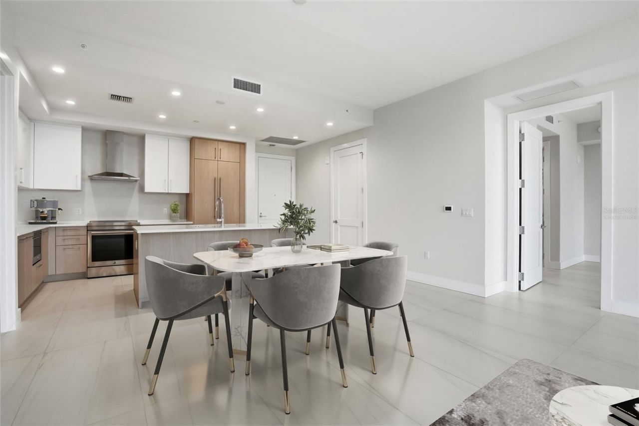 275 1st Ave S, Unit 1008, Saint Petersburg, FL 33701 Photo