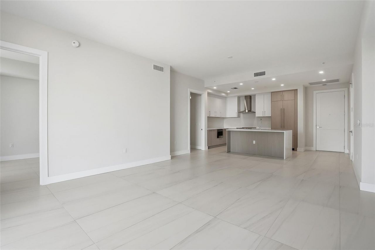 275 1st Ave S, Unit 1008, Saint Petersburg, FL 33701 Photo