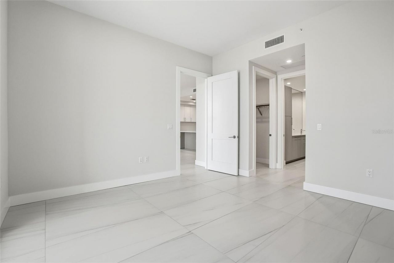 275 1st Ave S, Unit 1008, Saint Petersburg, FL 33701 Photo