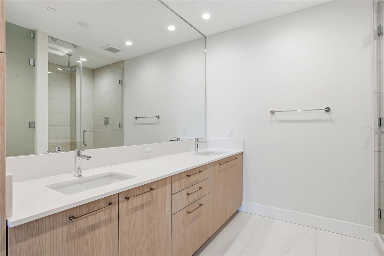 275 1st Ave S, Unit 1008, Saint Petersburg, FL 33701 Photo