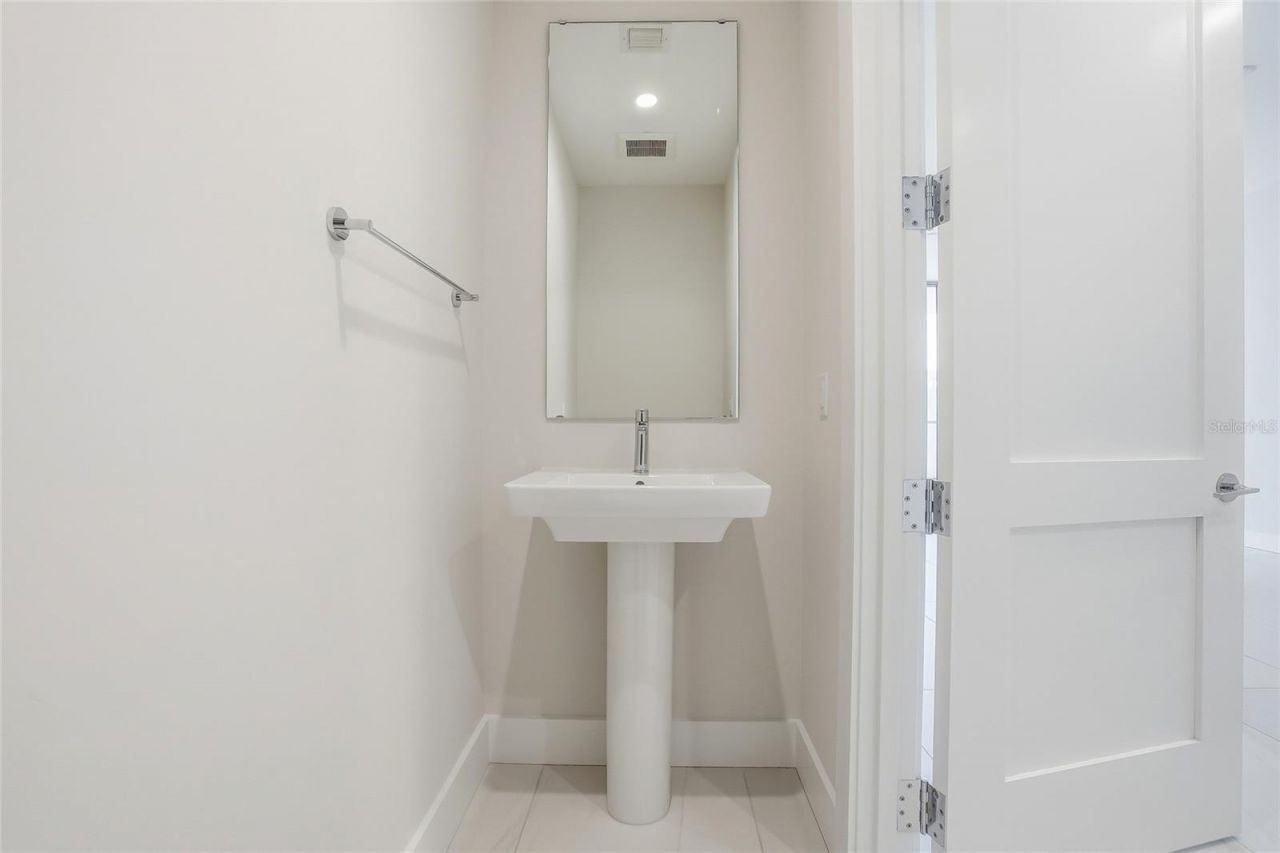 275 1st Ave S, Unit 1008, Saint Petersburg, FL 33701 Photo