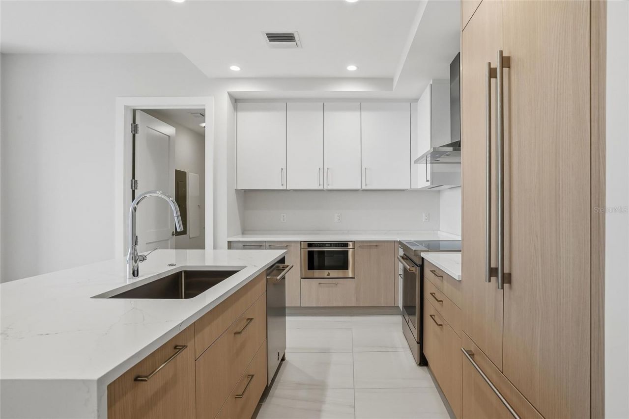 275 1st Ave S, Unit 1008, Saint Petersburg, FL 33701 Photo