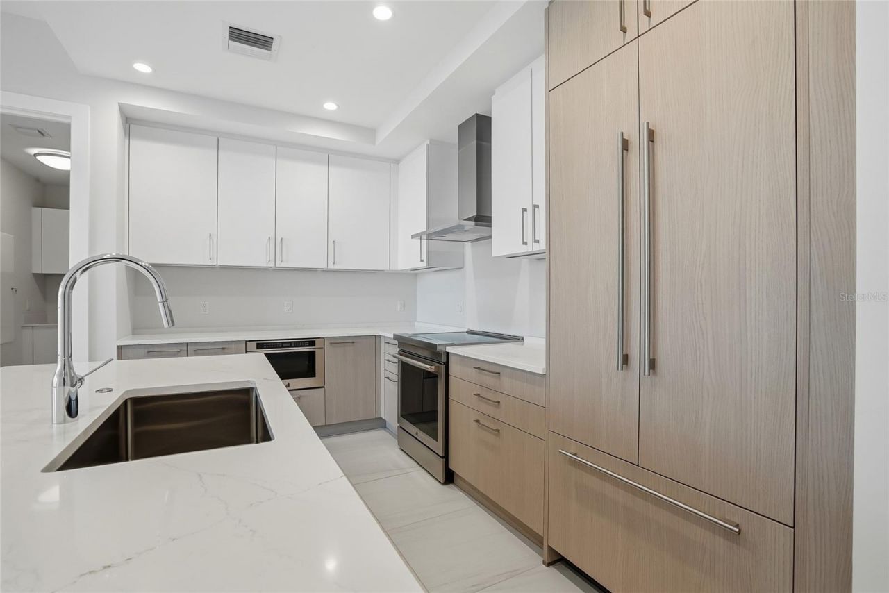 275 1st Ave S, Unit 1008, Saint Petersburg, FL 33701 Photo