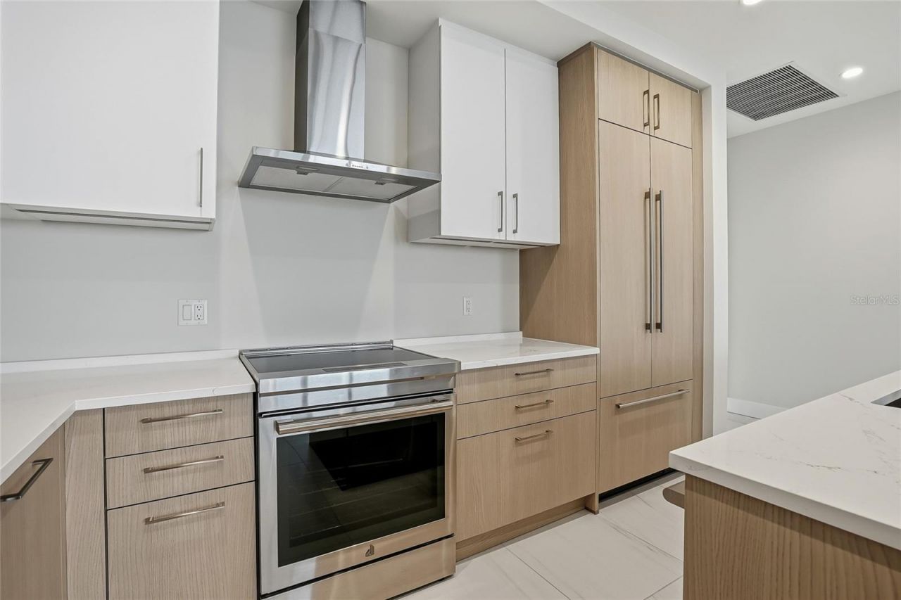 275 1st Ave S, Unit 1008, Saint Petersburg, FL 33701 Photo