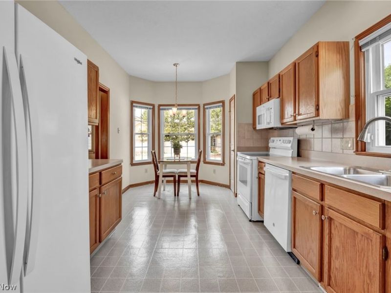 205 Village Drive , Seven Hills, OH 44131 Photo 12