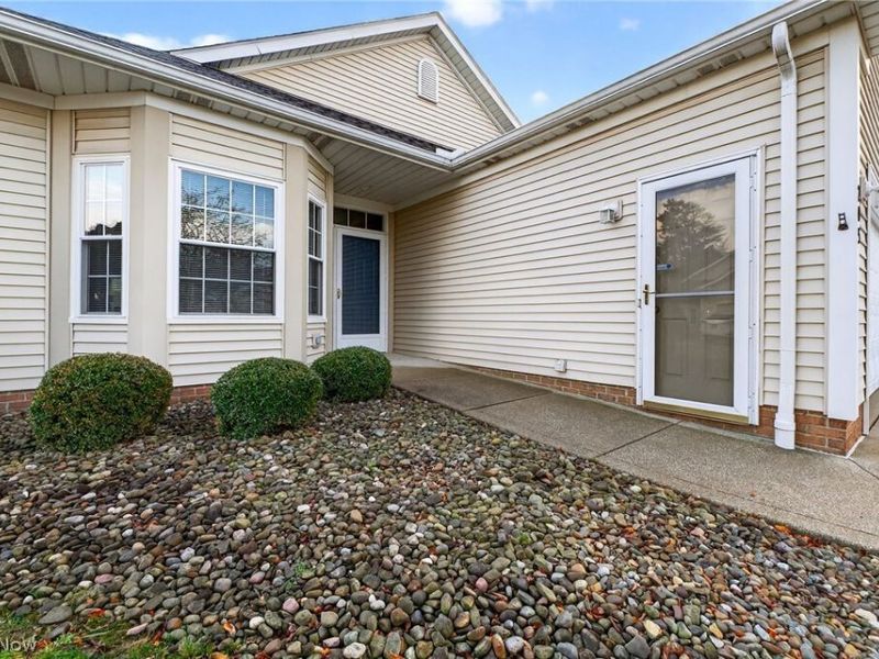 205 Village Drive , Seven Hills, OH 44131 Photo 2