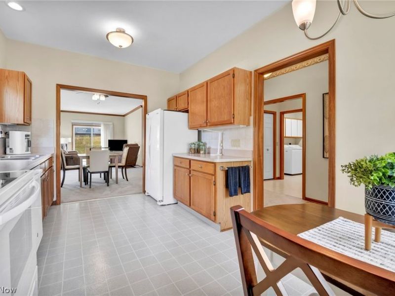 205 Village Drive , Seven Hills, OH 44131 Photo 9