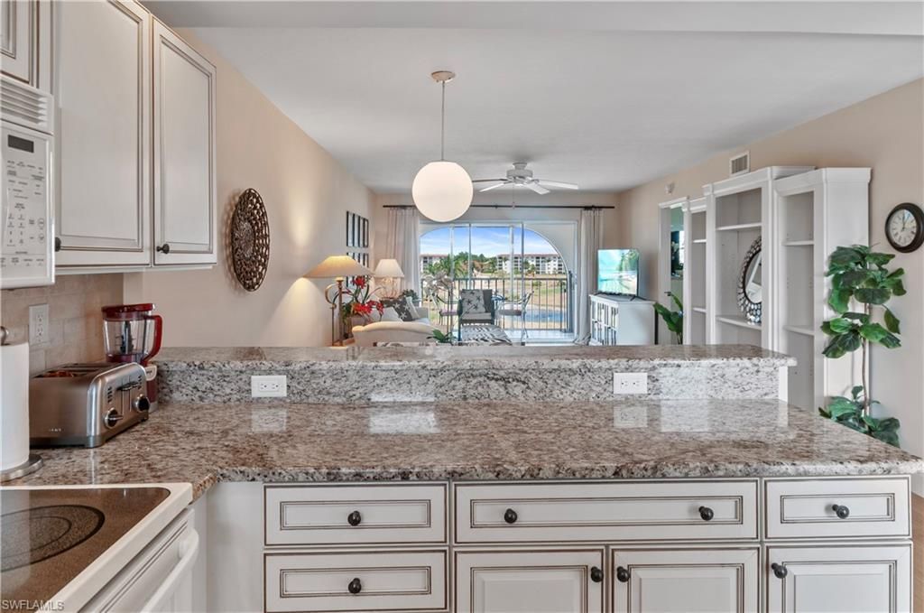 29 High Point Cir E, Unit 503, Naples, FL 34103 Photo