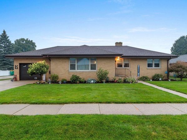 1237 BOND STREET, Green Bay, WI 54303