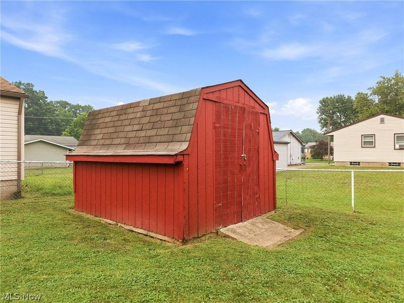 699 Saul Drive, Hubbard, OH 44425 Photo 11