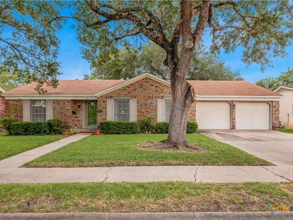 2307 Bon Aire Avenue , Victoria, TX 77901