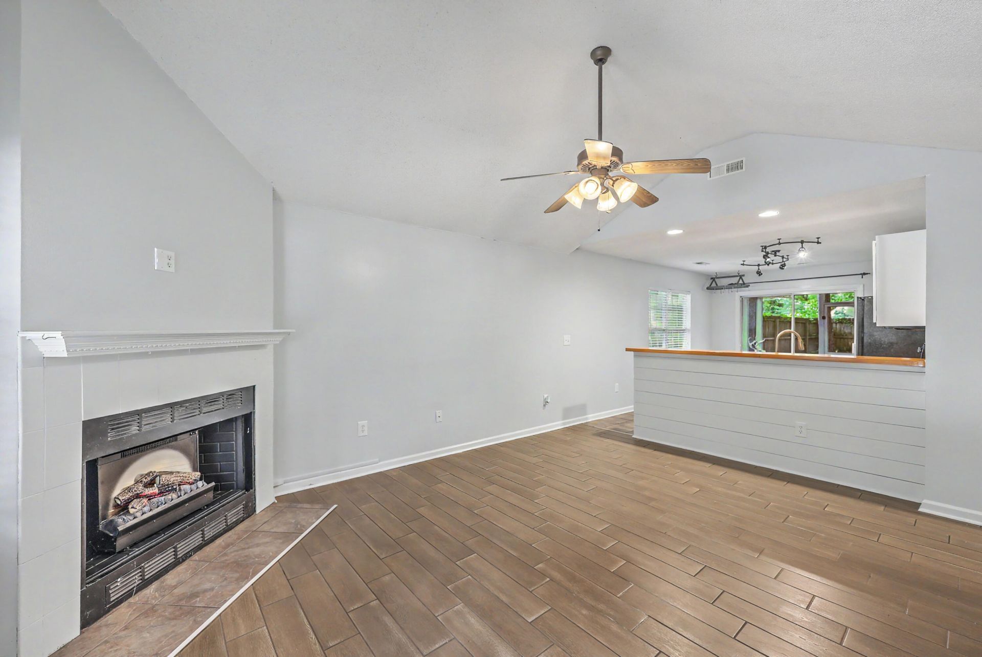 1612 Poinsettia Road Photo 10