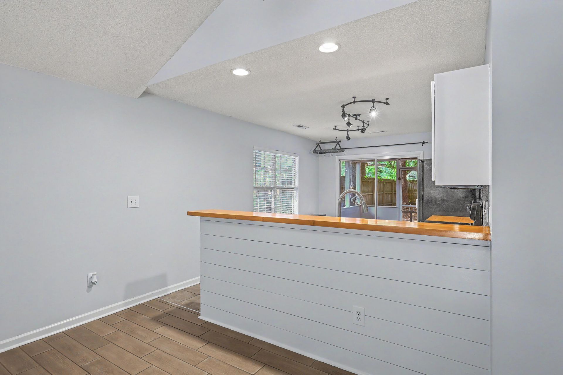 1612 Poinsettia Road Photo 11