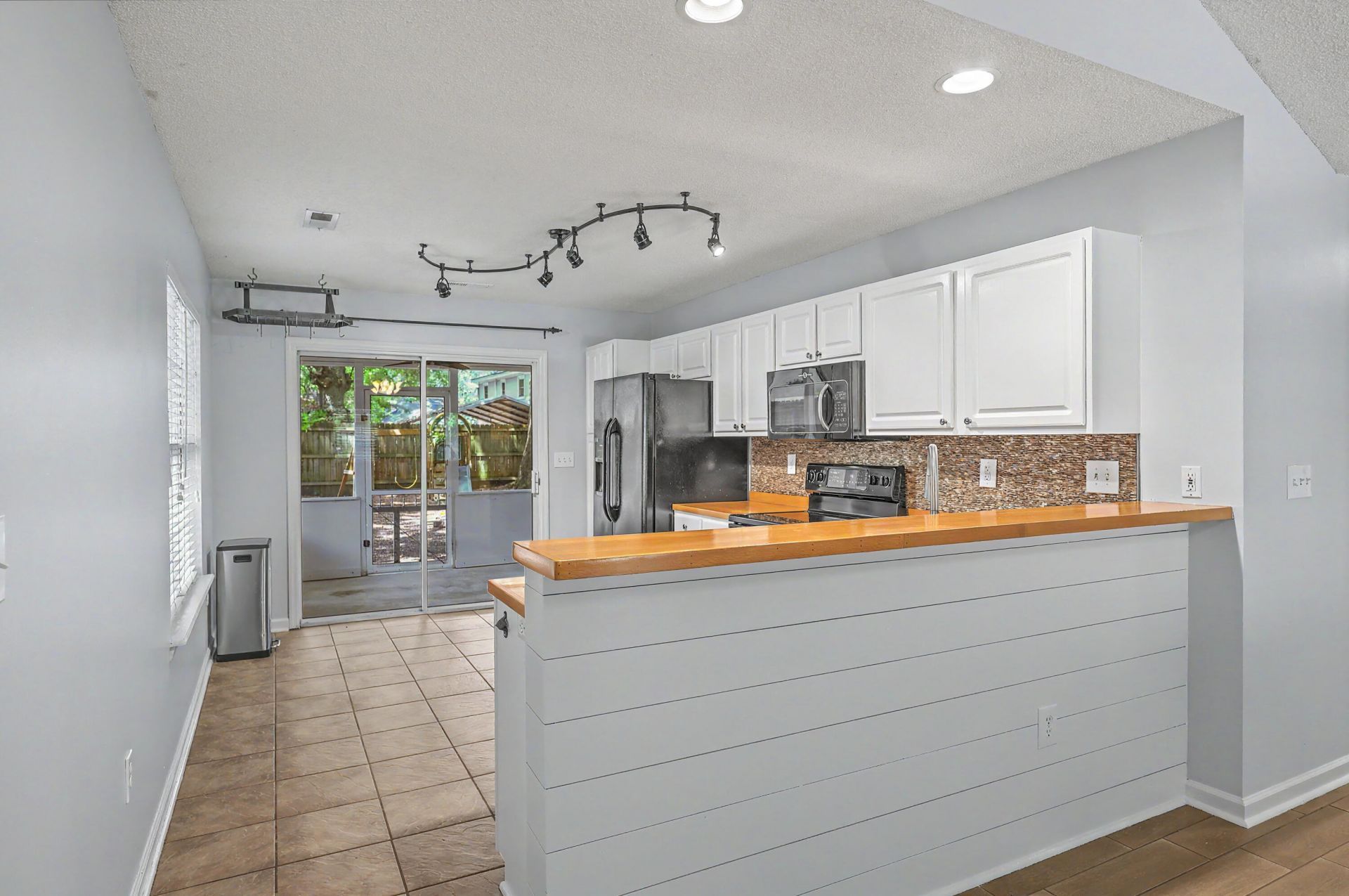 1612 Poinsettia Road Photo 12