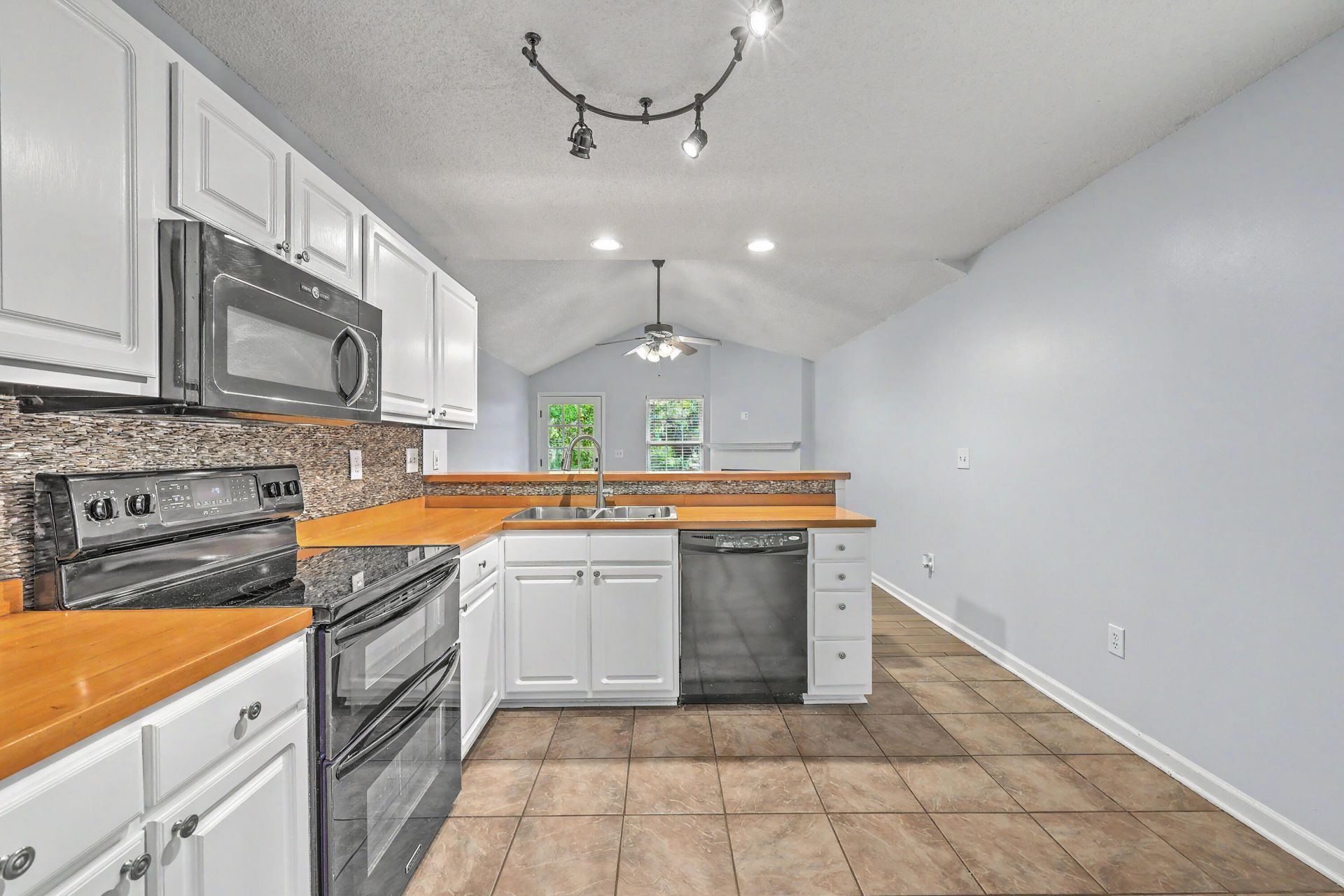 1612 Poinsettia Road Photo 15