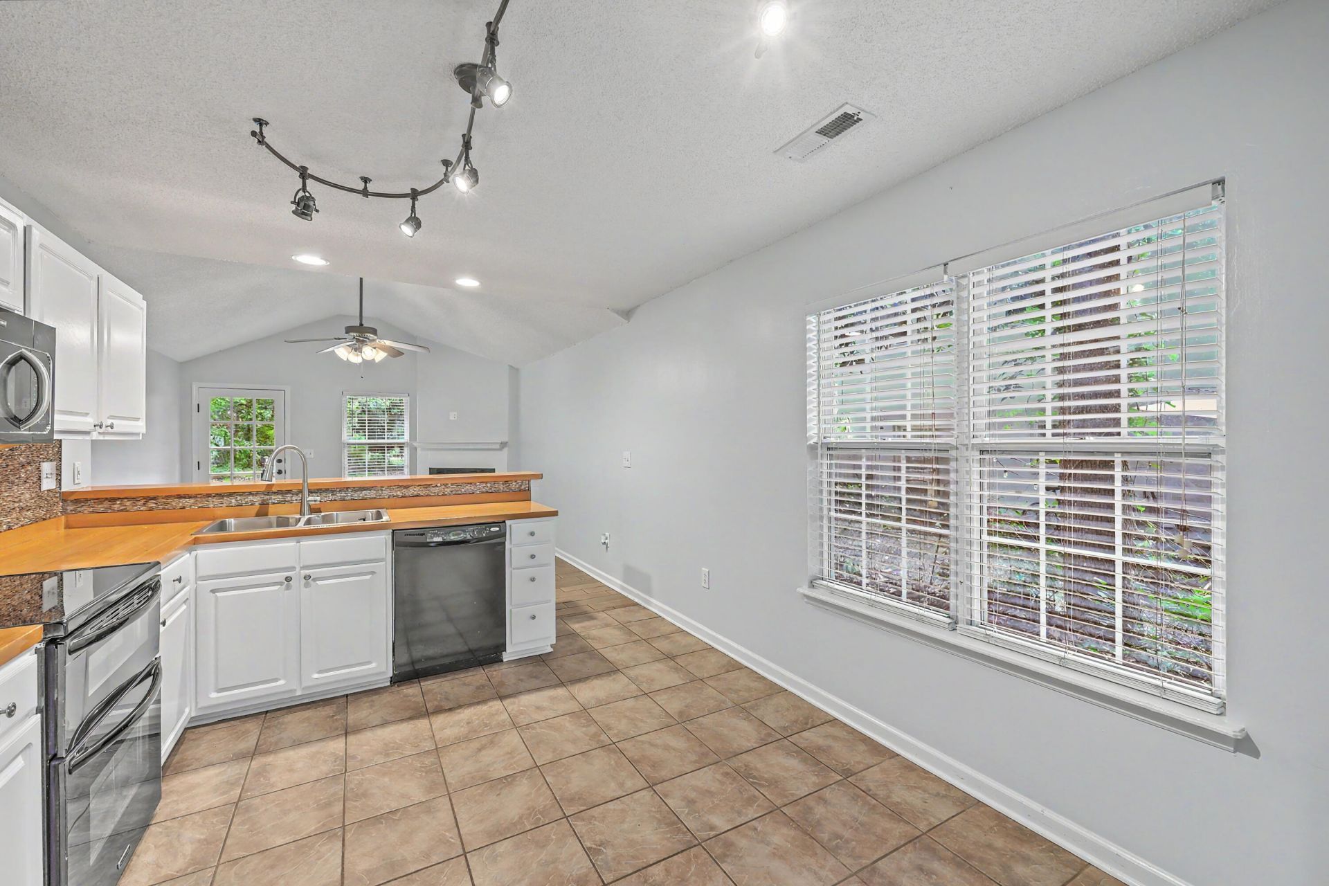 1612 Poinsettia Road Photo 16
