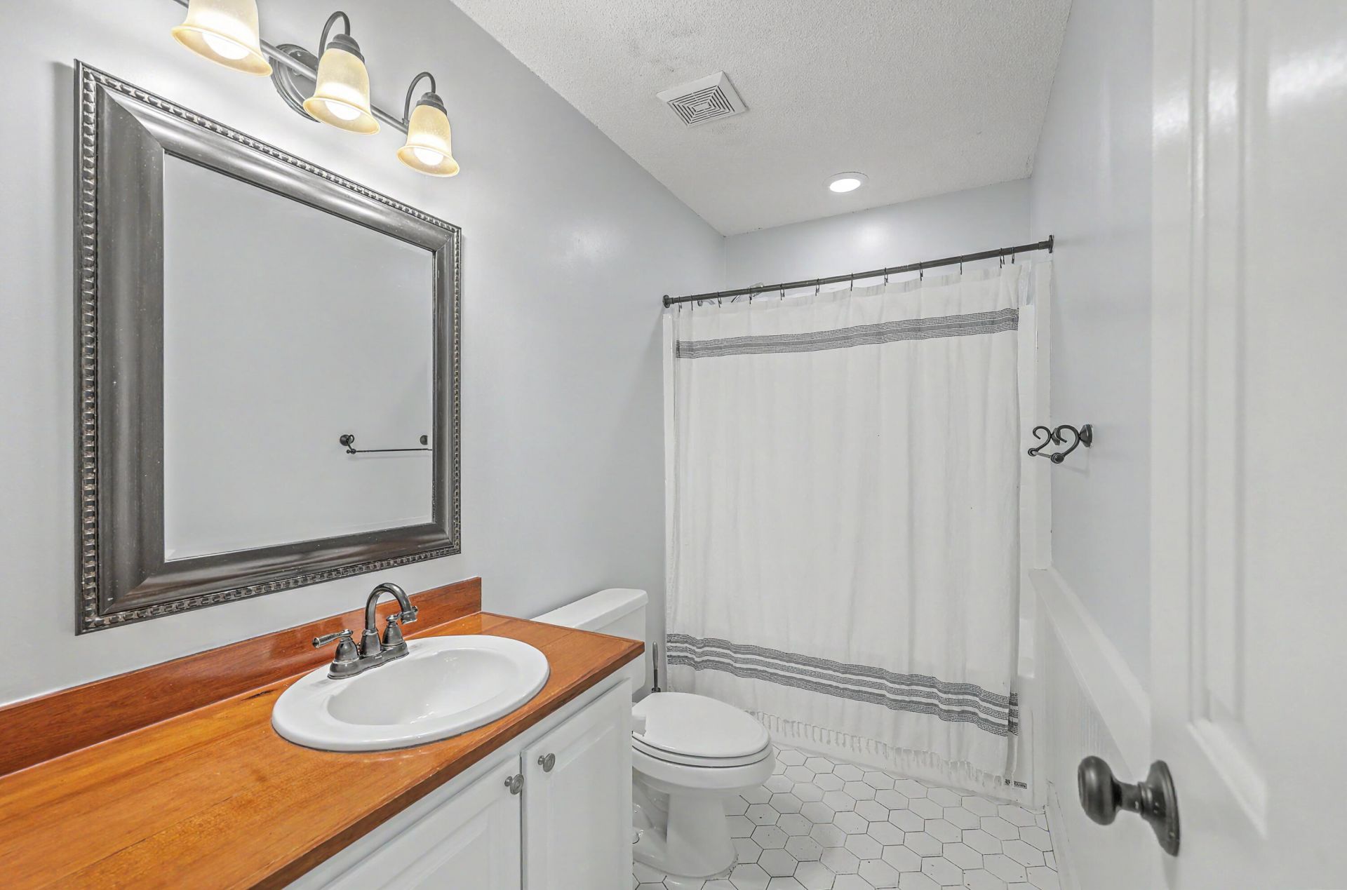 1612 Poinsettia Road Photo 24