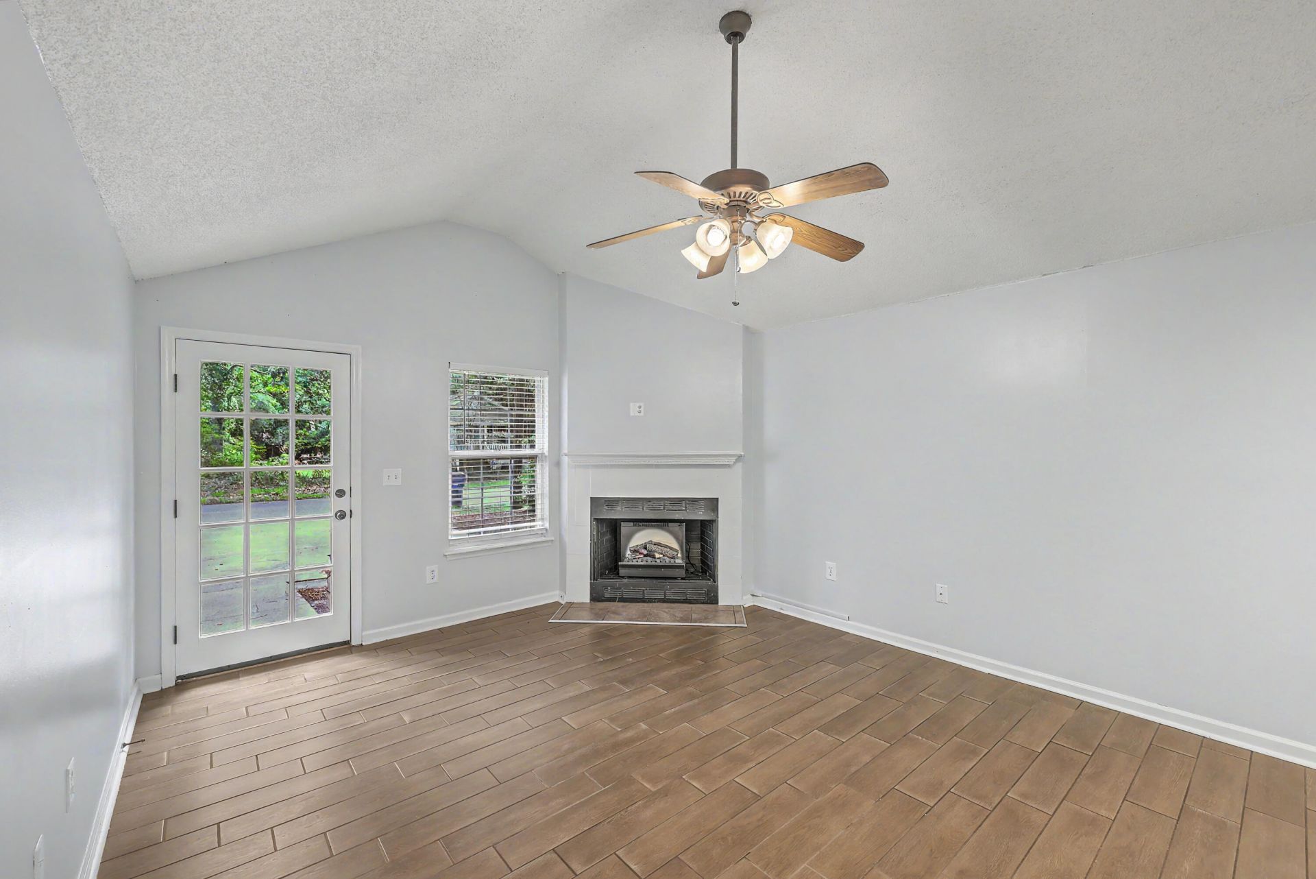 1612 Poinsettia Road Photo 8