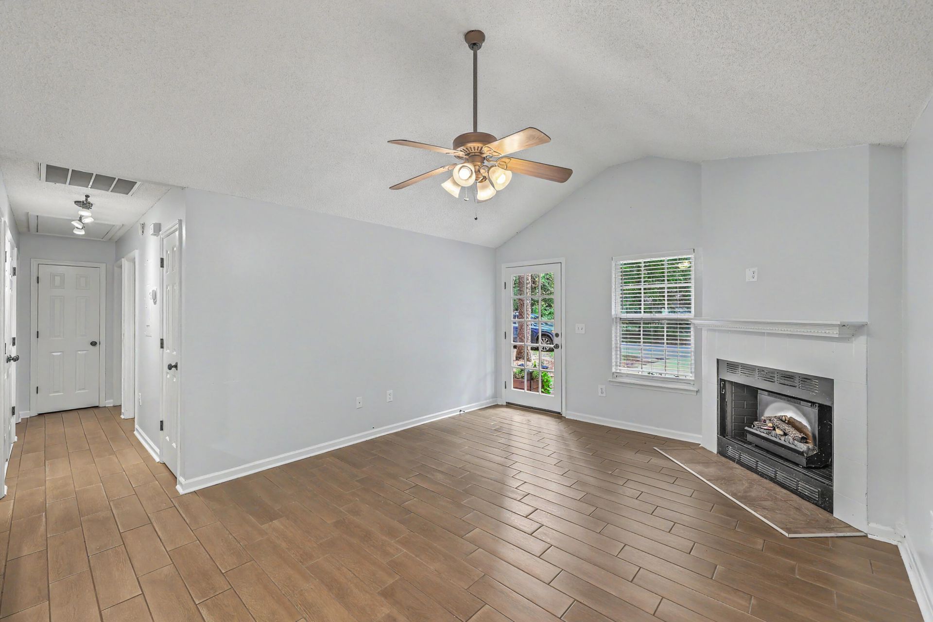 1612 Poinsettia Road Photo 9
