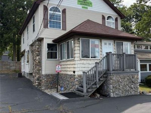 1711 Cass Lake Road, Keego Harbor, MI 48320