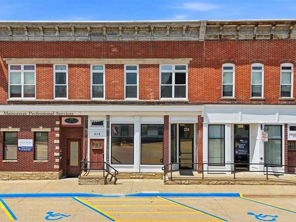 221 8th Ave, Wellman, IA 52356