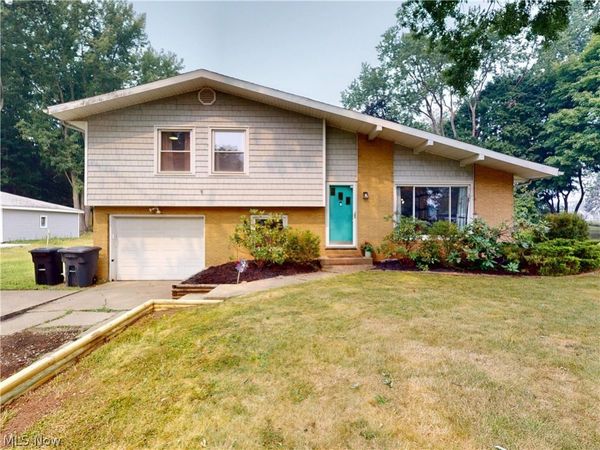 1464 Centerview Drive , Akron, OH 44321
