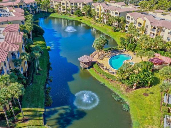 100 UNO LAGO Drive, Unit 402, Juno Beach, FL 33408