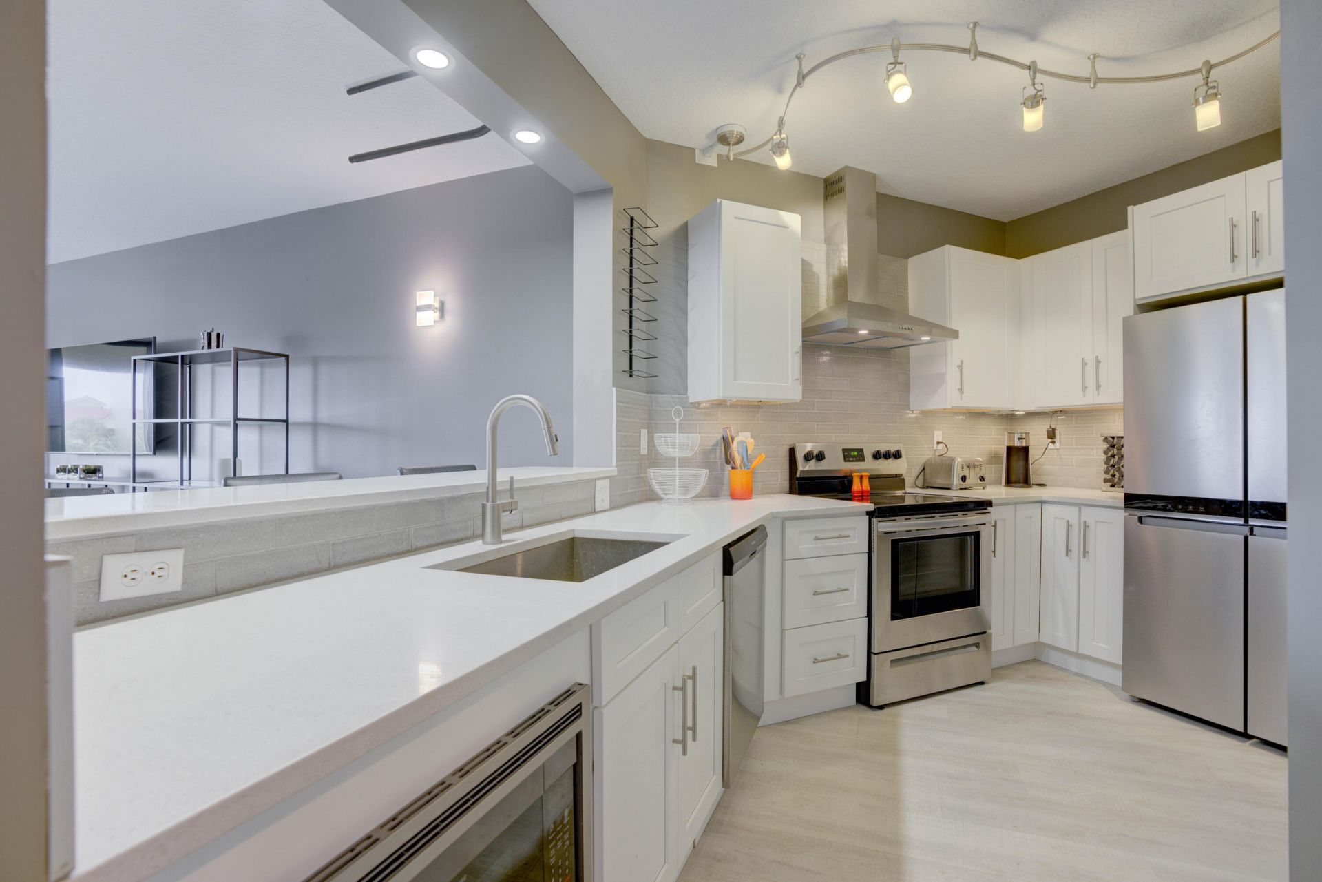 100 Uno Lago Drive, Unit 402, Juno Beach, FL 33408 Photo