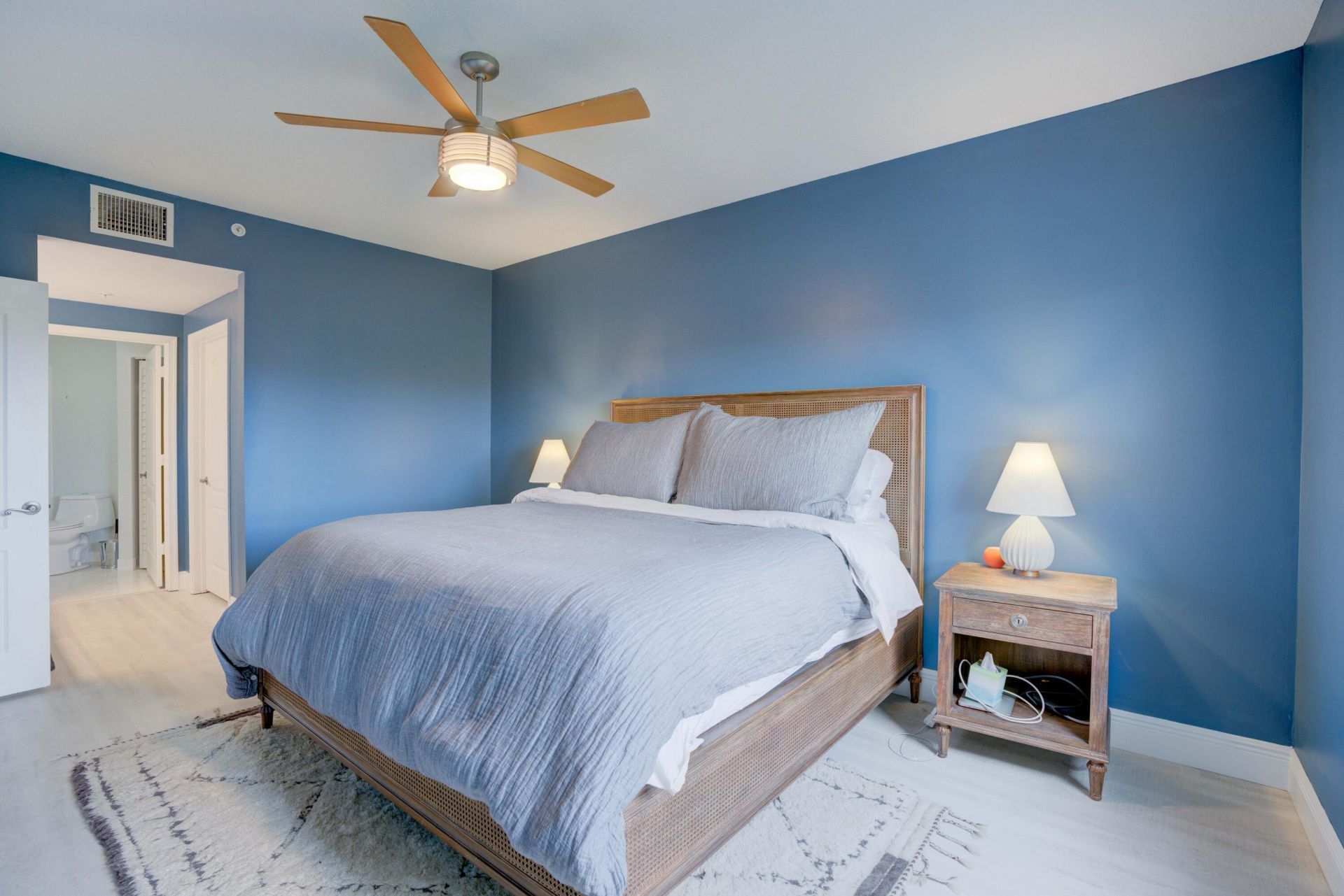 100 Uno Lago Drive, Unit 402, Juno Beach, FL 33408 Photo