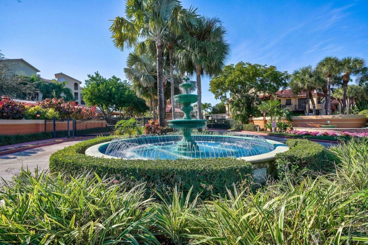100 Uno Lago Drive, Unit 402, Juno Beach, FL 33408 Photo