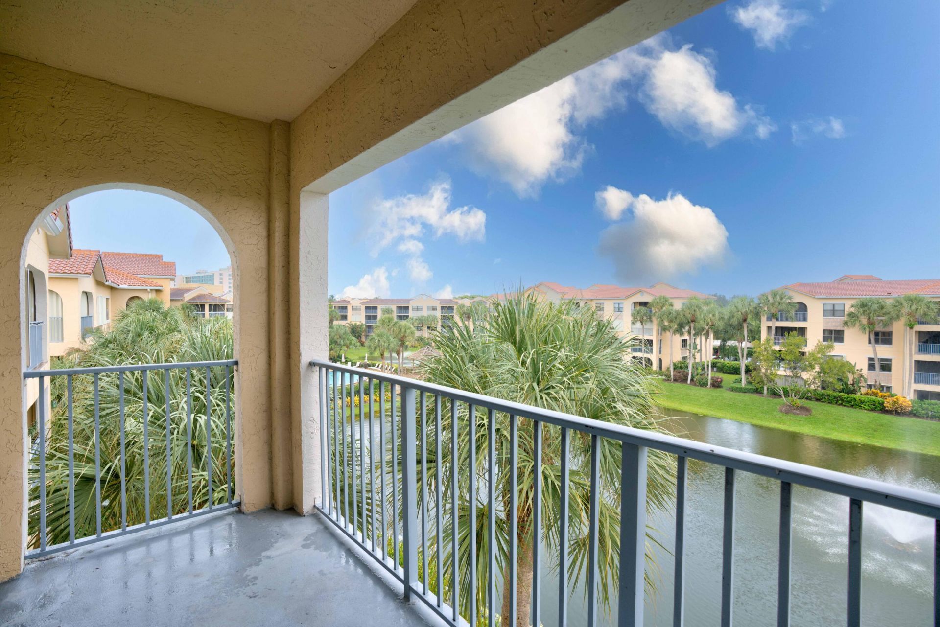 100 Uno Lago Drive, Unit 402, Juno Beach, FL 33408 Photo