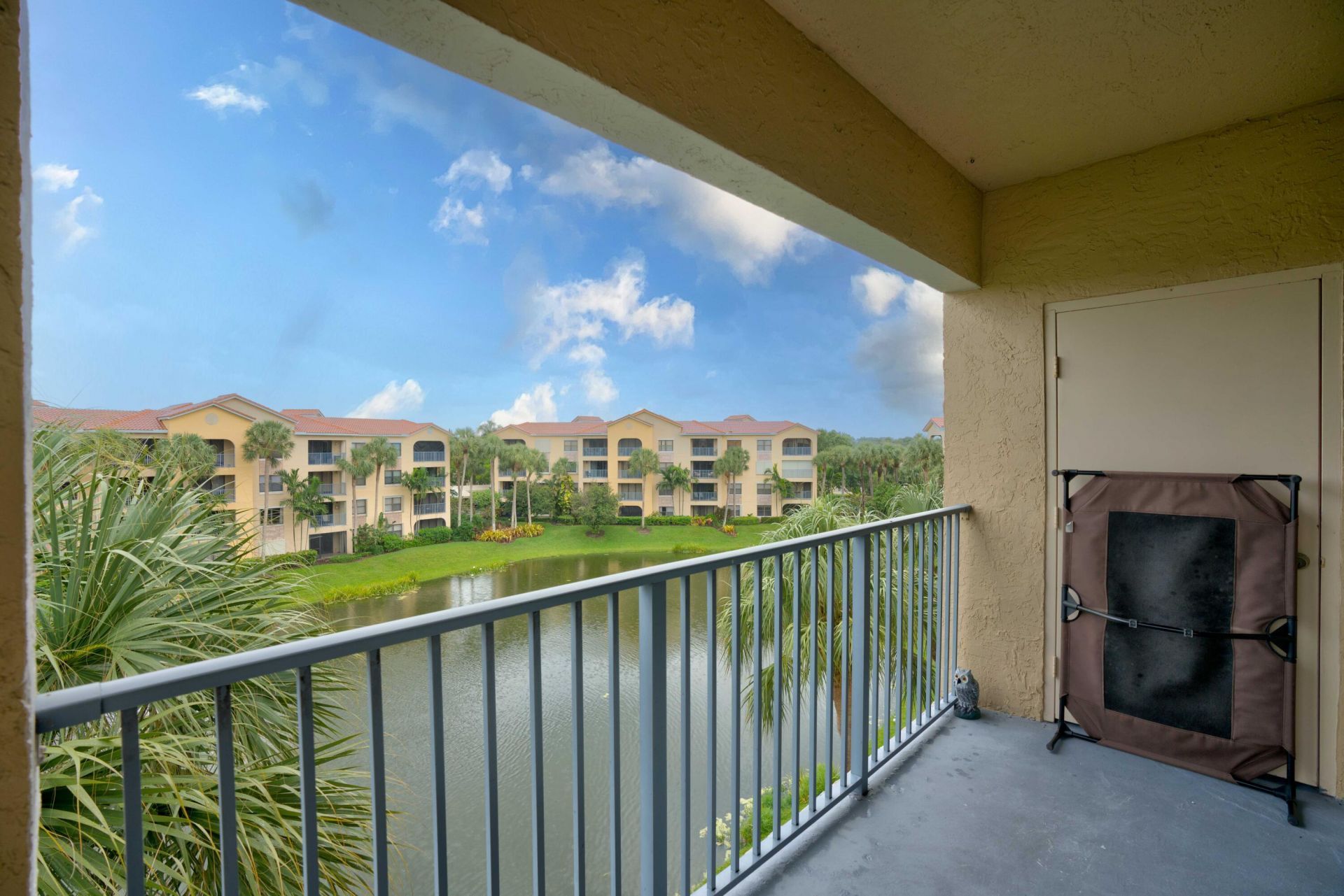 100 Uno Lago Drive, Unit 402, Juno Beach, FL 33408 Photo