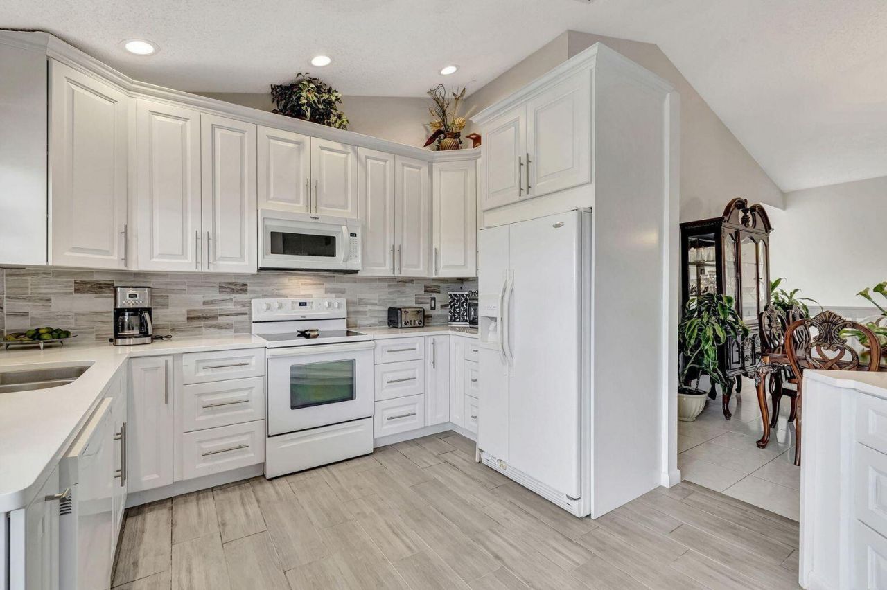 8320 Waterline Drive, Unit 201, Boynton Beach, FL 33472 Photo