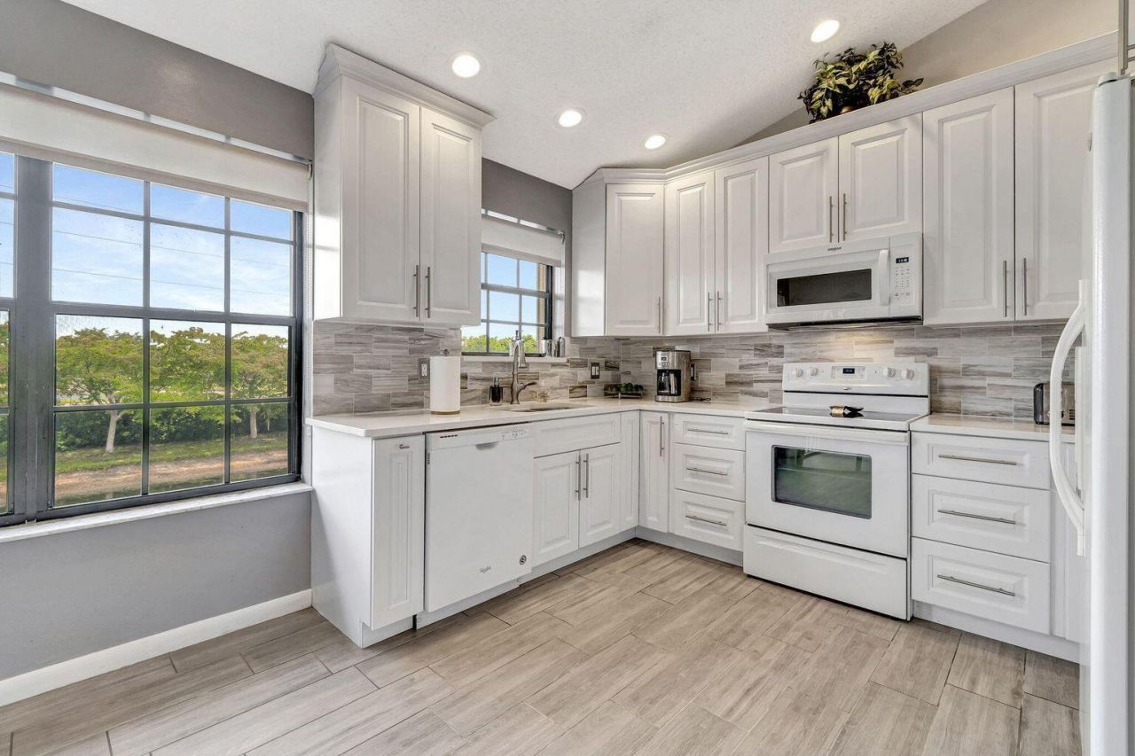 8320 Waterline Drive, Unit 201, Boynton Beach, FL 33472 Photo