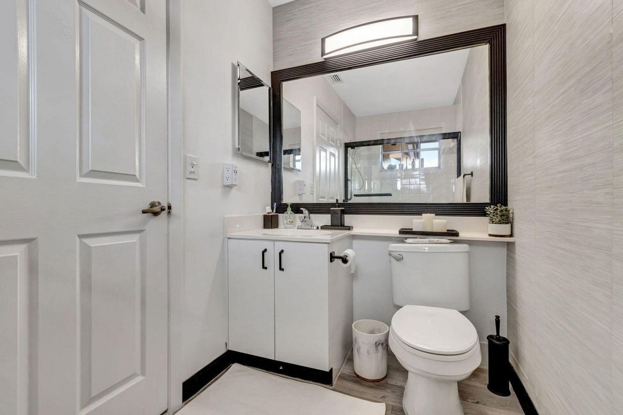 8320 Waterline Drive, Unit 201, Boynton Beach, FL 33472 Photo