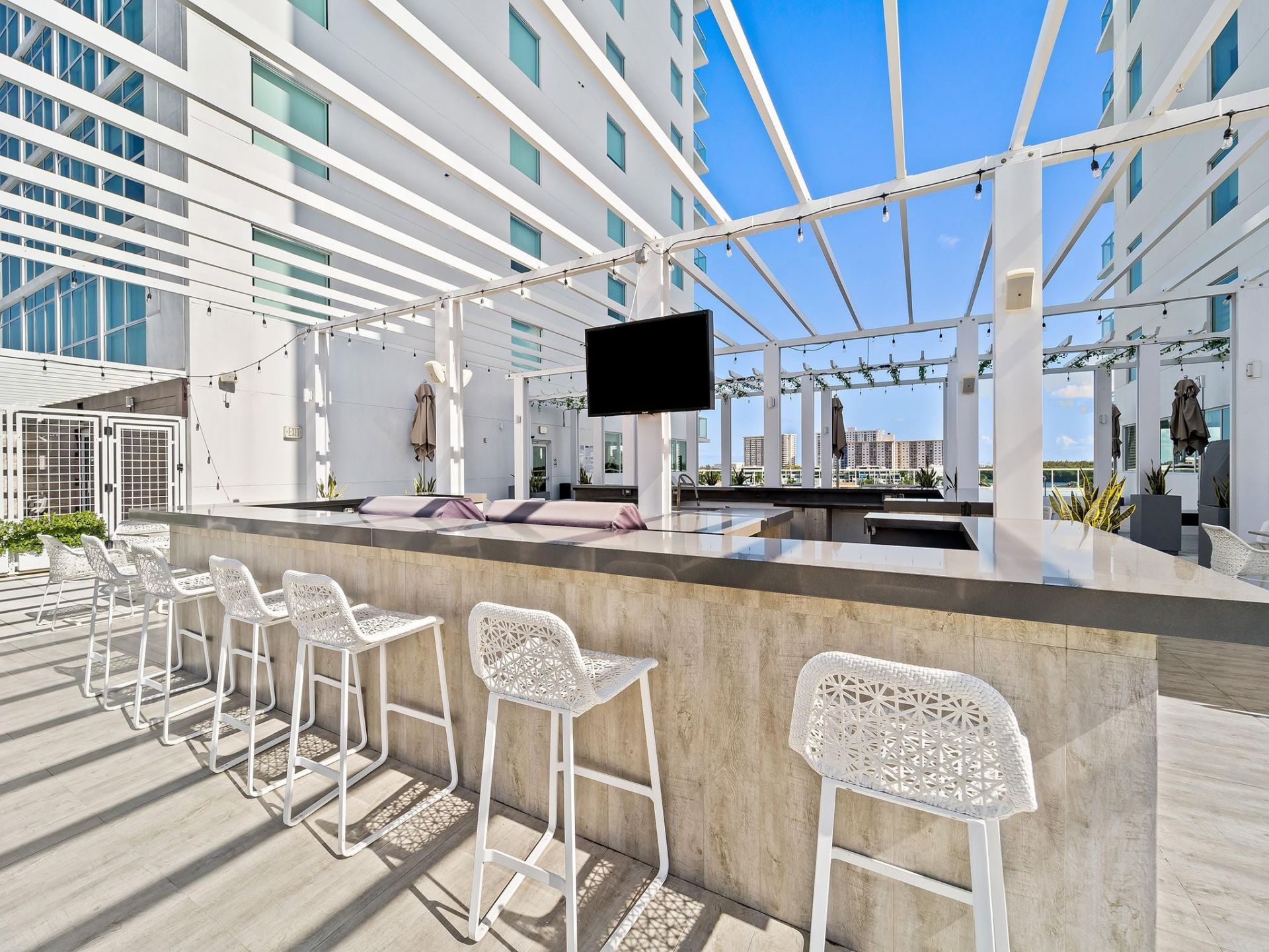 400 Sunny Isles Boulevard, Unit 1608, Sunny Isles Beach, FL 33160 Photo
