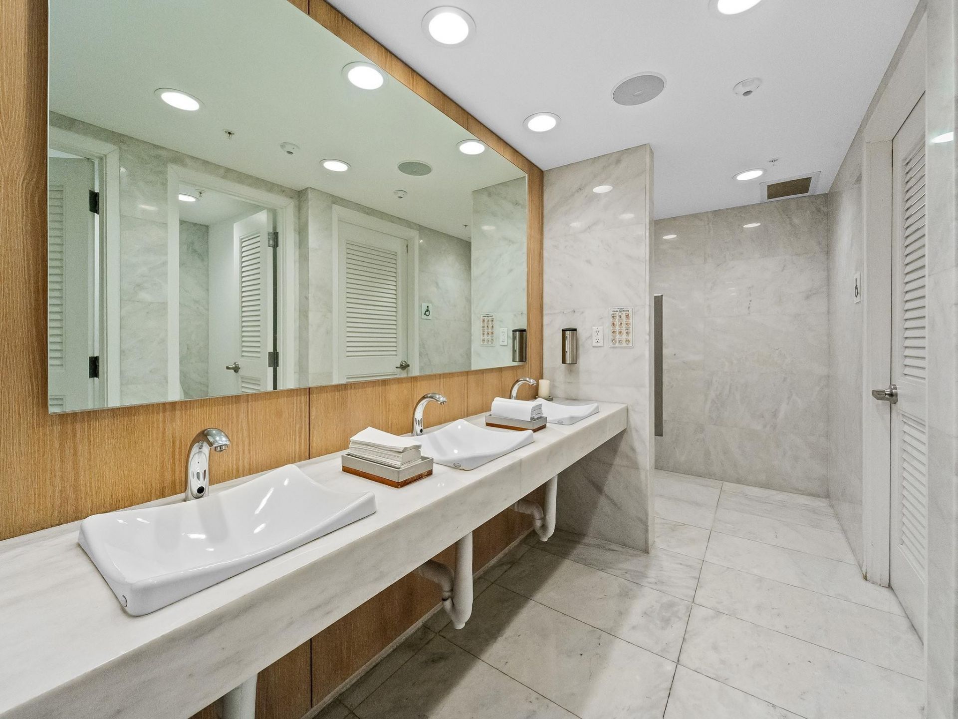 400 Sunny Isles Boulevard, Unit 1608, Sunny Isles Beach, FL 33160 Photo