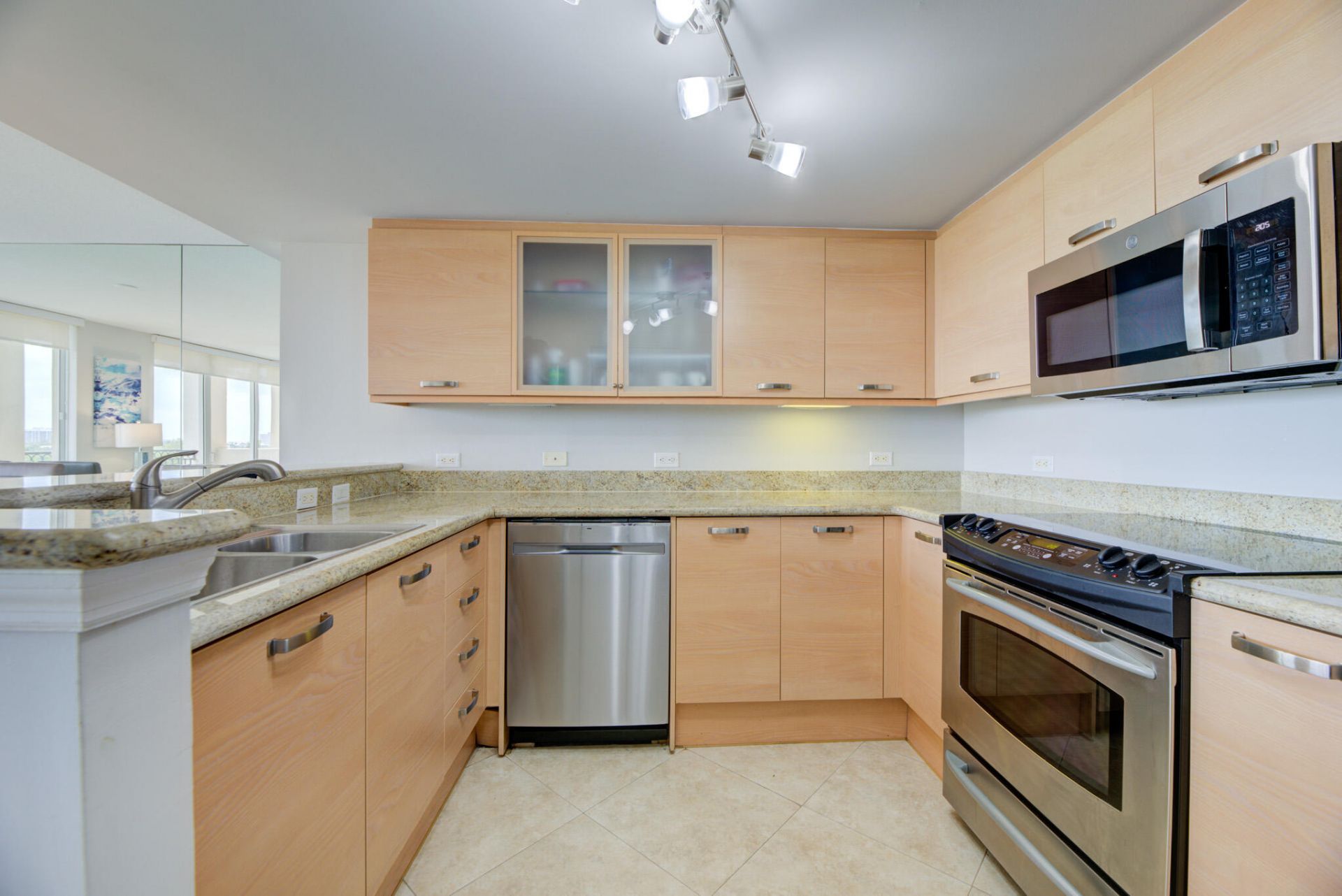 2001 N Ocean Boulevard, Unit 603, Fort Lauderdale, FL 33305 Photo