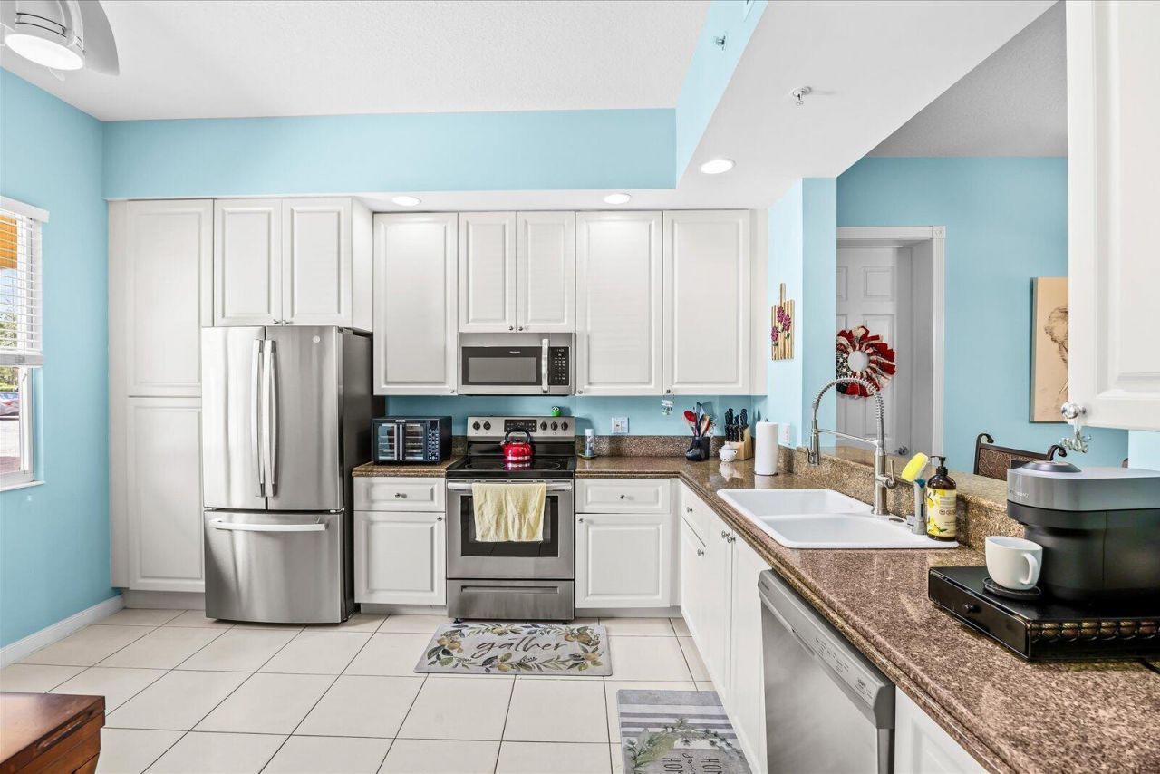 36 Harbour Isle Drive W, Unit 104, Fort Pierce, FL 34949 Photo