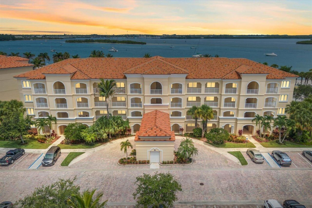 36 Harbour Isle Drive W, Unit 104, Fort Pierce, FL 34949 Photo