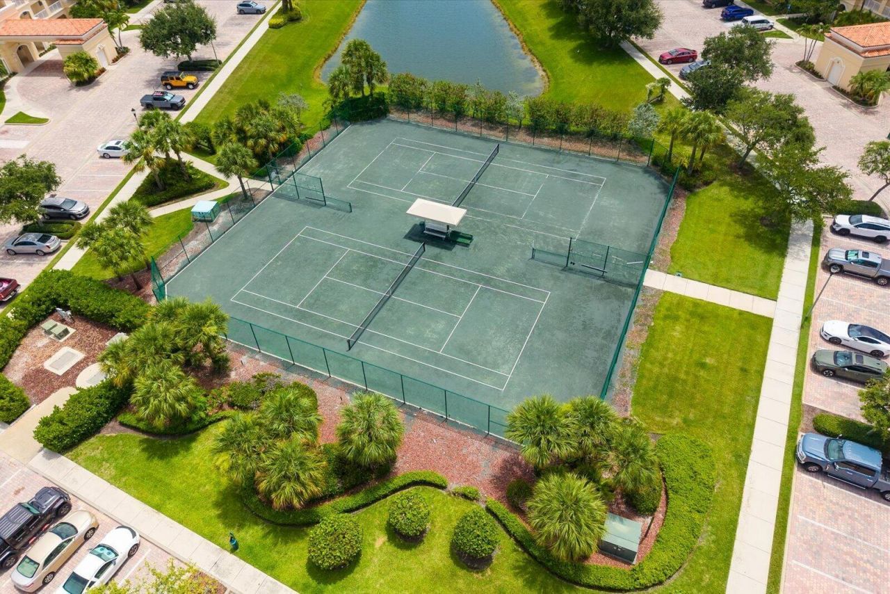 36 Harbour Isle Drive W, Unit 104, Fort Pierce, FL 34949 Photo