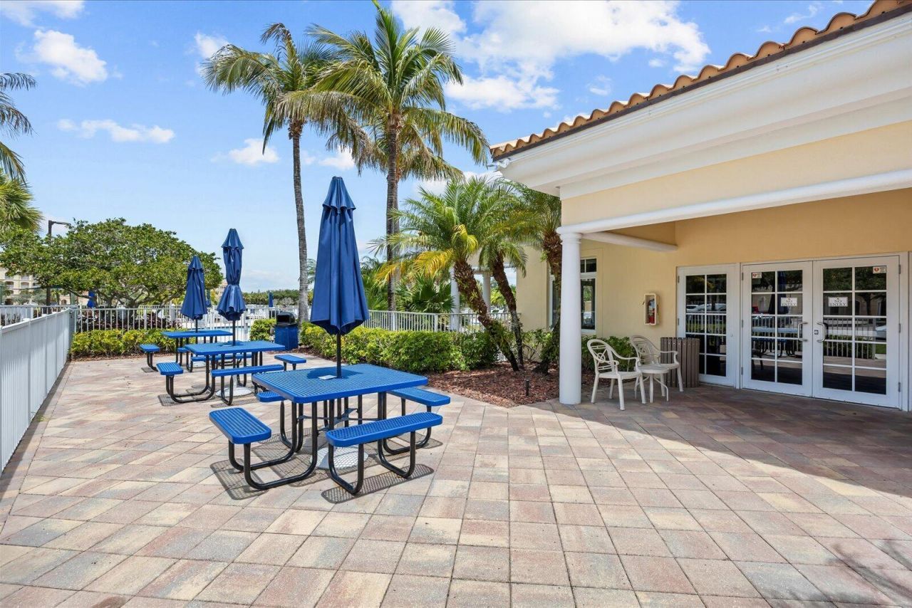 36 Harbour Isle Drive W, Unit 104, Fort Pierce, FL 34949 Photo