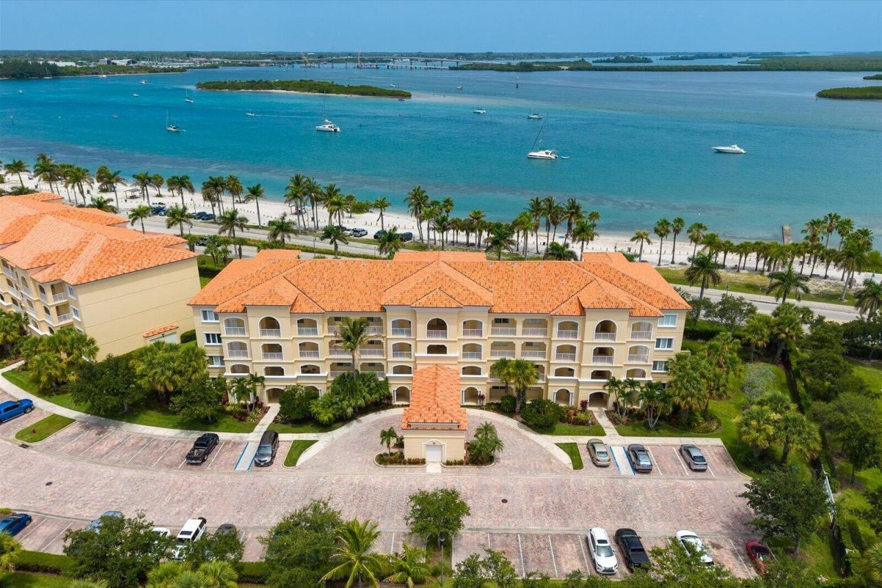 36 Harbour Isle Drive W, Unit 104, Fort Pierce, FL 34949 Photo