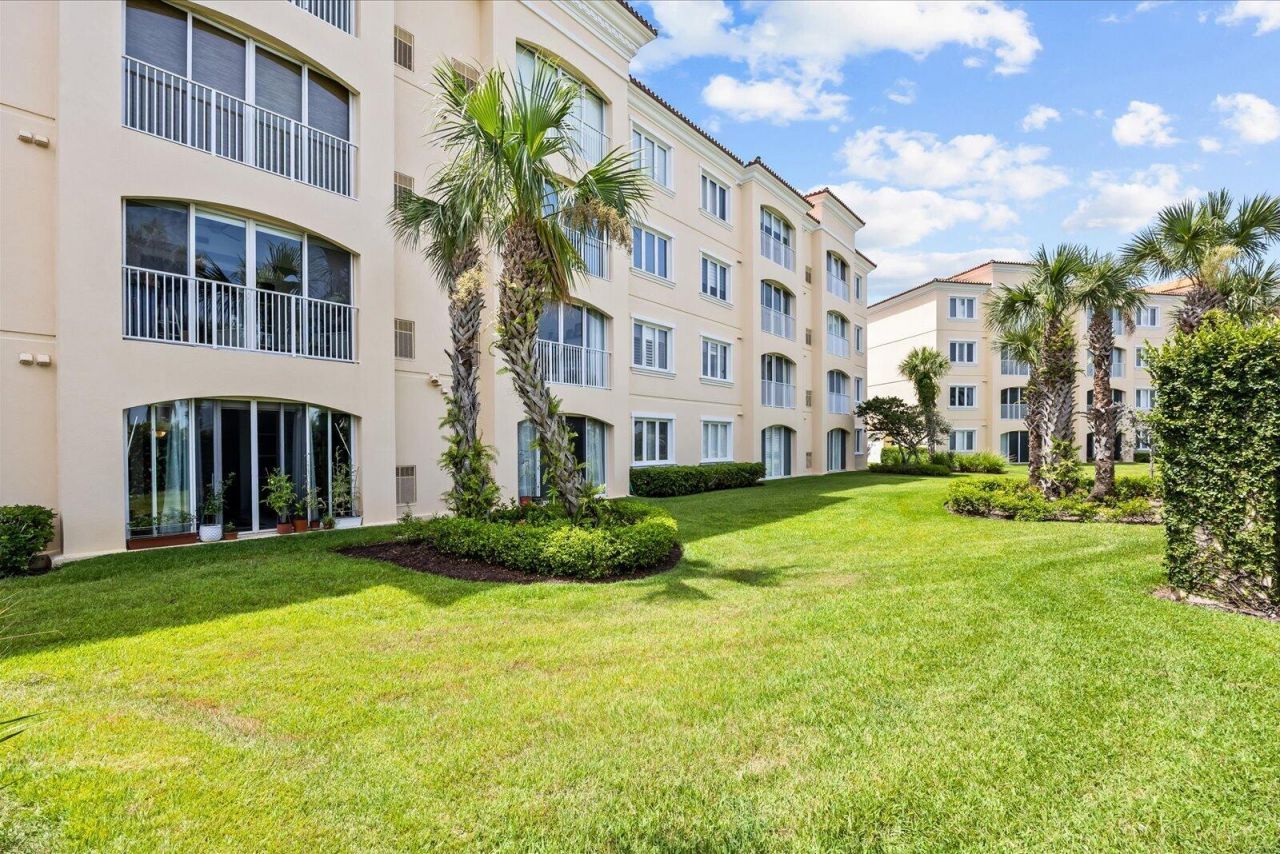 36 Harbour Isle Drive W, Unit 104, Fort Pierce, FL 34949 Photo
